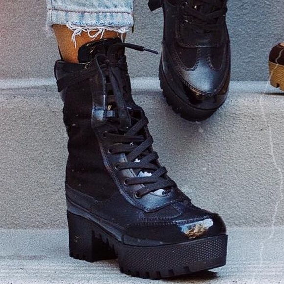 𝙇𝙖𝙨𝙩 𝙎𝙞𝙯 6.5🖤Panel Lace-Up Lug Combat Boot - Picture 4 of 12